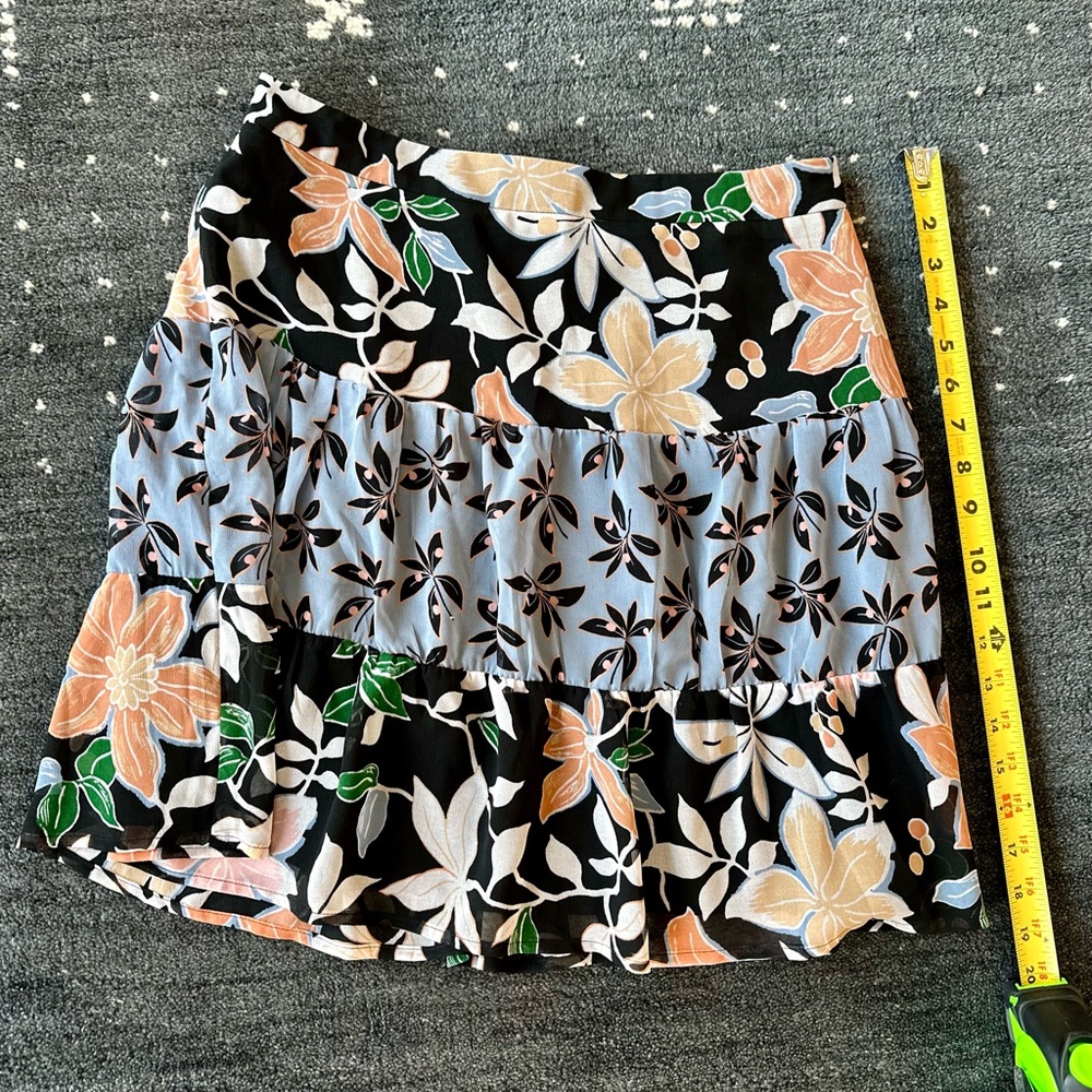 NWT LOFT skirt- size 4